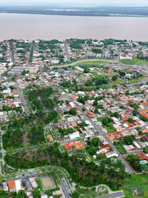 A Unidade Gestora de Projetos Especiais (UGPE) e a Empresa Municipal de Trânsito e Transporte (EMTT) vão atuar em conjunto na sinalização e segurança das obras do Programa de Saneamento Integrado (Prosai) de Parintins (a 369 quilômetros de Manaus). O alinhamento feito entre os técnicos dos dois órgãos tem como objetivo reforçar as medidas para minimizar os impactos no tráfego e assegurar a integridade de pedestres e motoristas nas áreas de intervenções do programa.