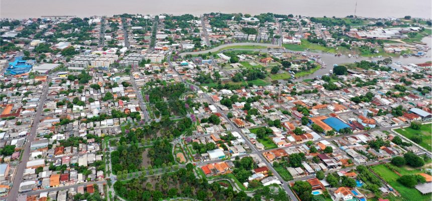 A Unidade Gestora de Projetos Especiais (UGPE) e a Empresa Municipal de Trânsito e Transporte (EMTT) vão atuar em conjunto na sinalização e segurança das obras do Programa de Saneamento Integrado (Prosai) de Parintins (a 369 quilômetros de Manaus). O alinhamento feito entre os técnicos dos dois órgãos tem como objetivo reforçar as medidas para minimizar os impactos no tráfego e assegurar a integridade de pedestres e motoristas nas áreas de intervenções do programa.