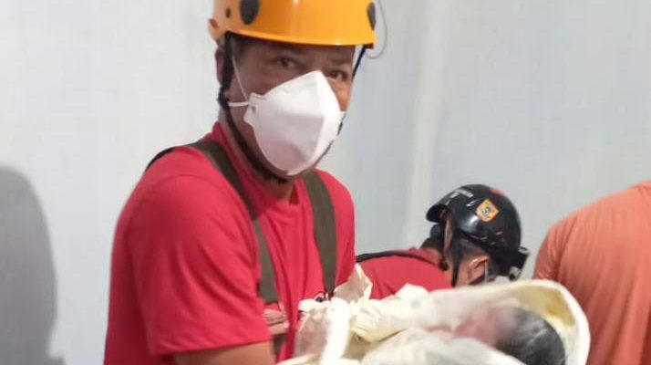 Uma equipe do Corpo de Bombeiros Militar do Amazonas (CBMAM) atuou no trabalho de parto de uma mulher de 27 anos, que deu à luz a uma recém-nascida, no município de Parintins, na última quarta-feira (22). A ação aconteceu na residência delas, e mãe e filha foram transportadas em segurança até a unidade hospitalar.